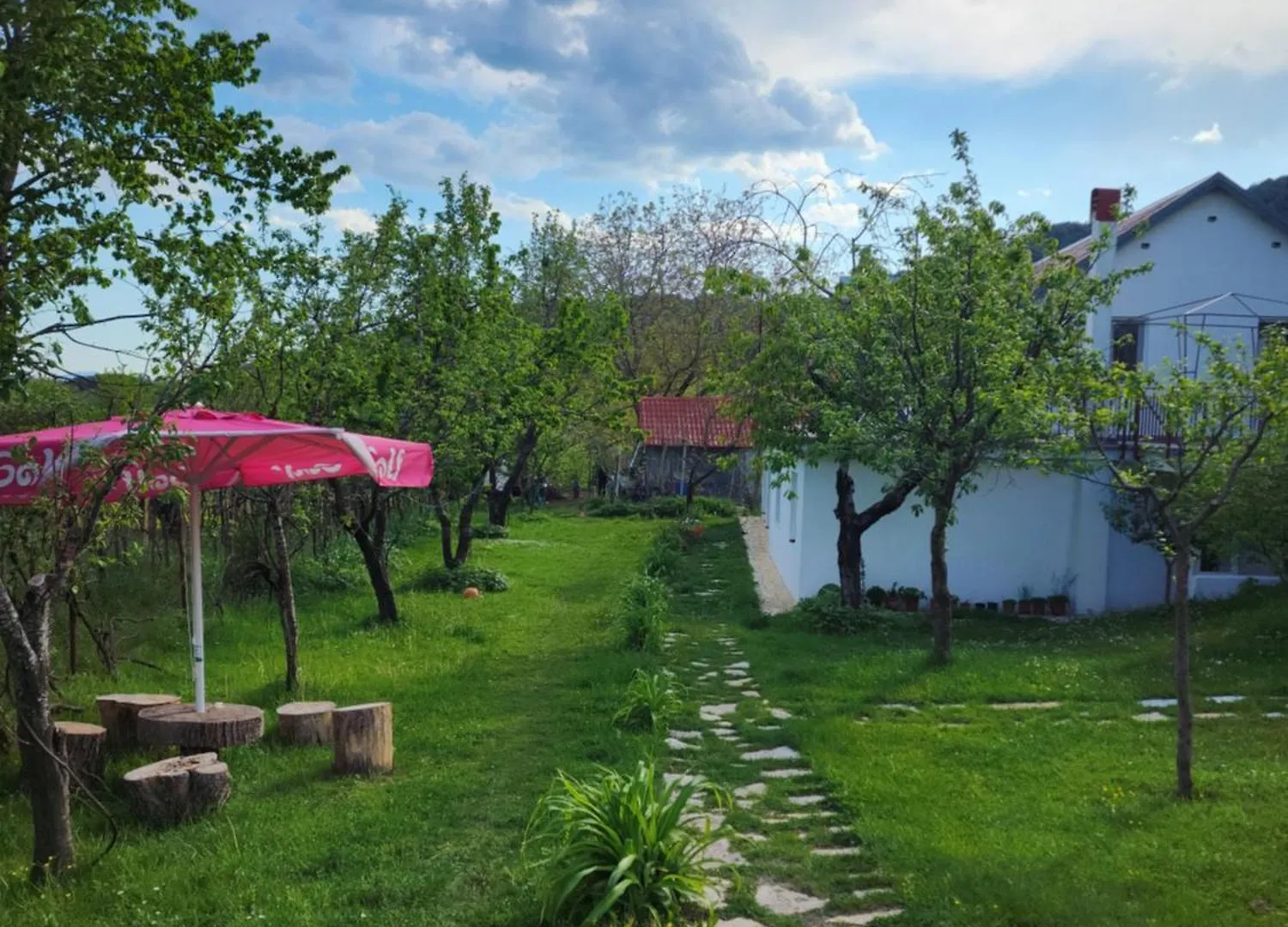 بيت ضيافة فندق Agroturizem Devin Qerret